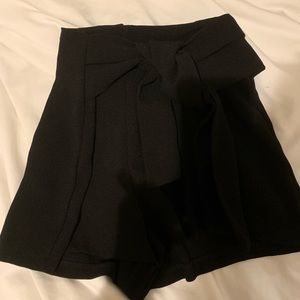 Lush black shorts